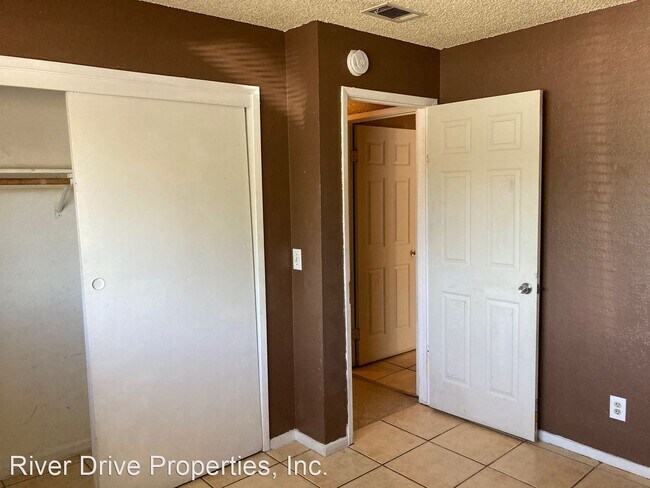 Building Photo - 2 br, 1 bath Apartment - 2553 Glen Ave