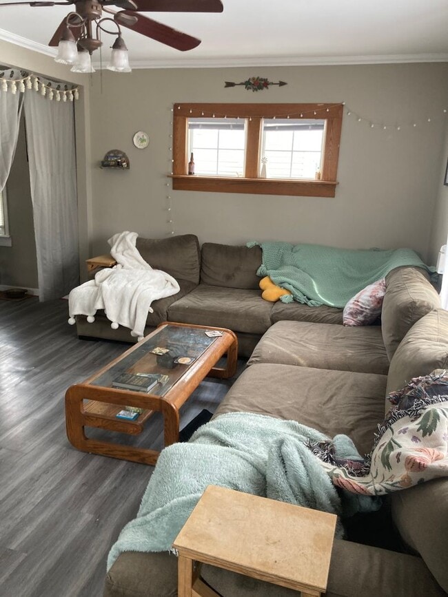 Building Photo - 3 Bed 1 Bath Colonial