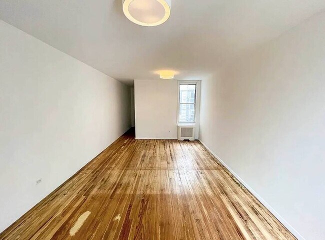 Foto del edificio - 72-43 60th Ln