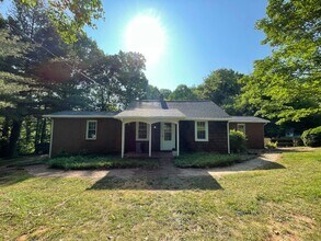 Building Photo - 1742 Thompson Dr