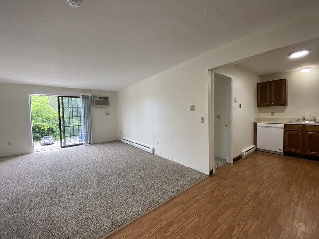 2 BR / 1 BA Style - Landmark Apartments in Derry