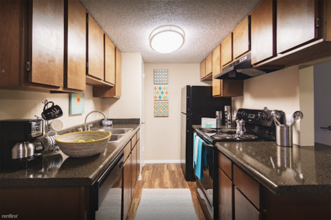 Foto del edificio - 1 br, 1 bath Apartment - 50 Briggs St 545