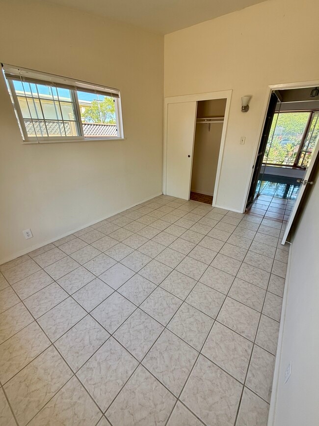 Building Photo - 605 Rosal Way
