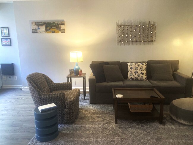 Photo - 4515 Willard Ave Apartment