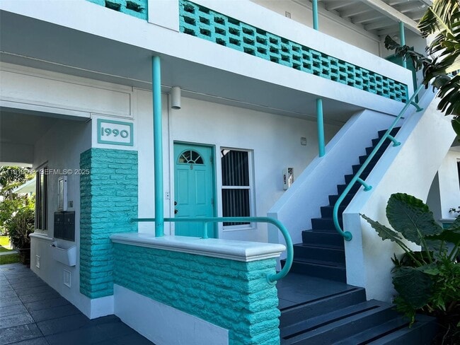 Foto del edificio - 1990 Bay Dr