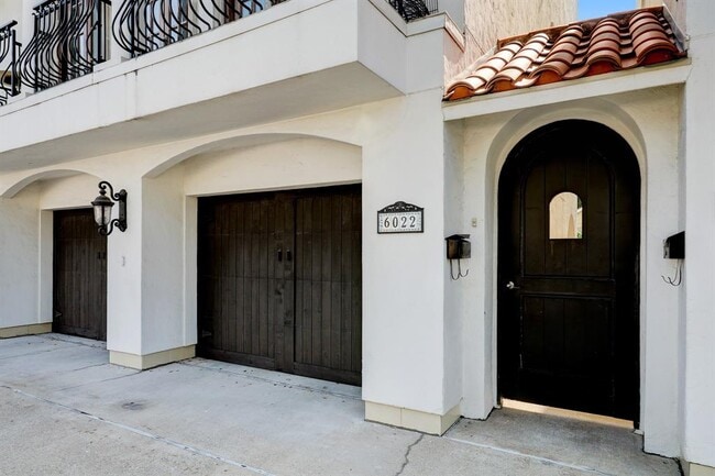 Building Photo - 6022 Kirby Dr