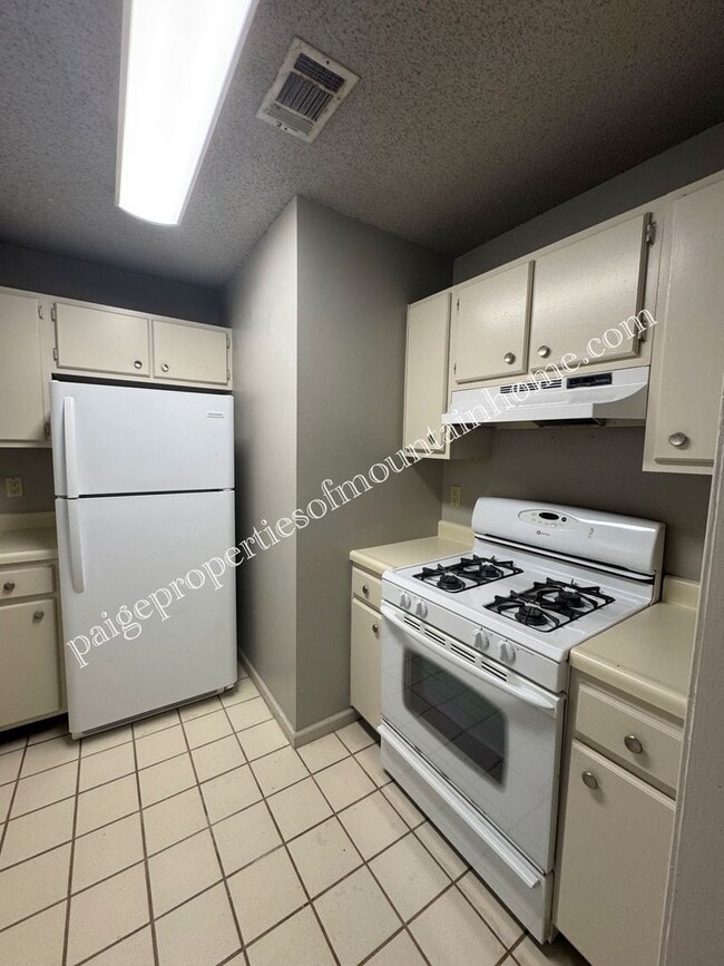 Building Photo - 605 Cooper Estates Dr