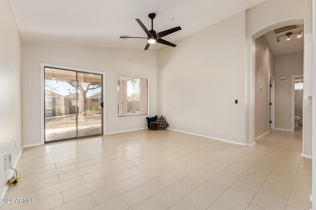 Foto del edificio - 10245 E Penstamin Dr