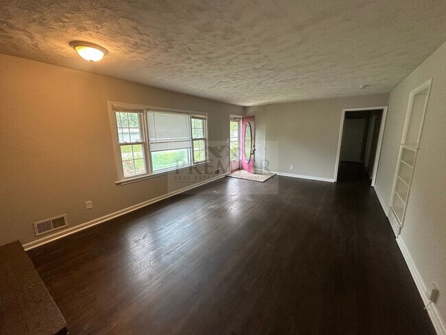 Foto del edificio - 2612 Baker Rd