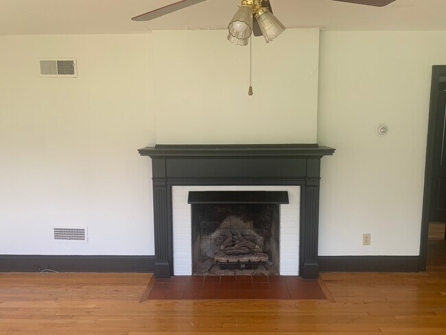 Building Photo - 219 Sequoia Dr
