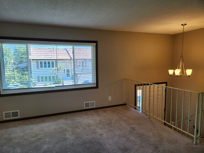 Foto del edificio - 10323 Balsam Ln