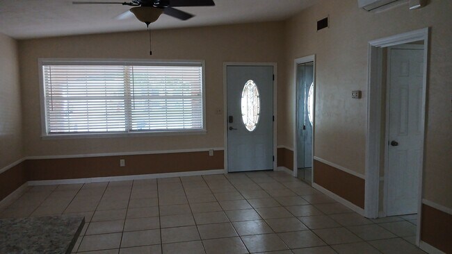 Foto del edificio - 2286 Sherwood Dr