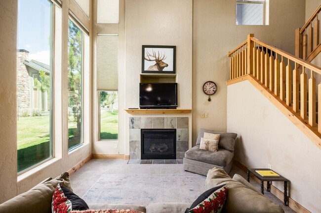 Foto del edificio - 6144 Fox Point Cir