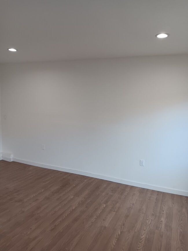 Building Photo - 44277 Carolside Ave