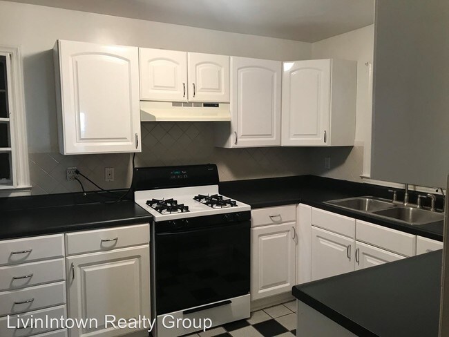 Building Photo - 2 br, 1 bath House - 1933 Kilburn Drive NE