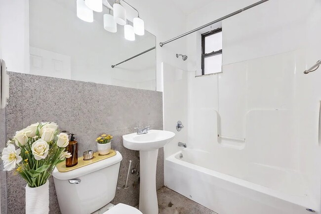 Foto del edificio - 301 W 151st St