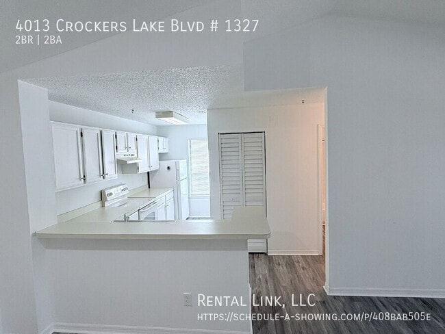 Foto del edificio - 4013 Crockers Lake Blvd