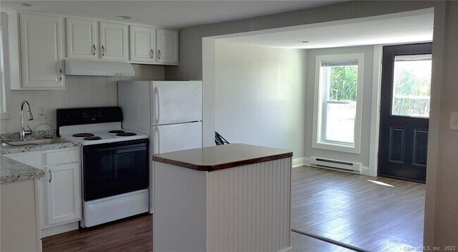 Building Photo - 47 Bayberry Ln