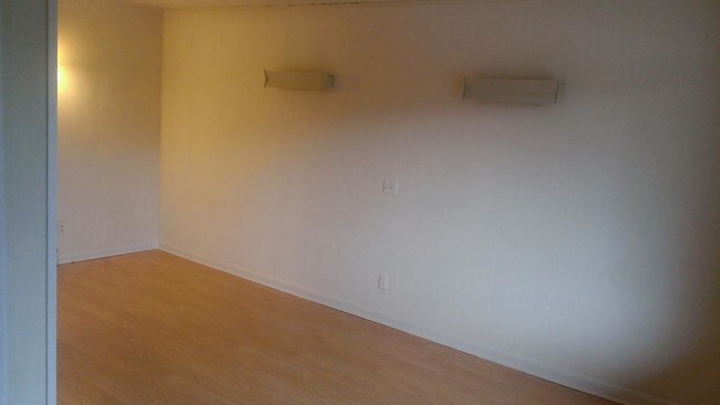 Building Photo - 202 Paul Saxe Rd