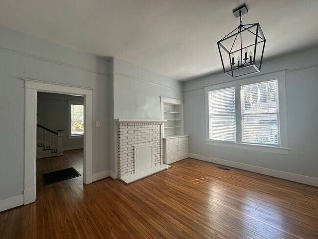 comedor - 262 Roper St