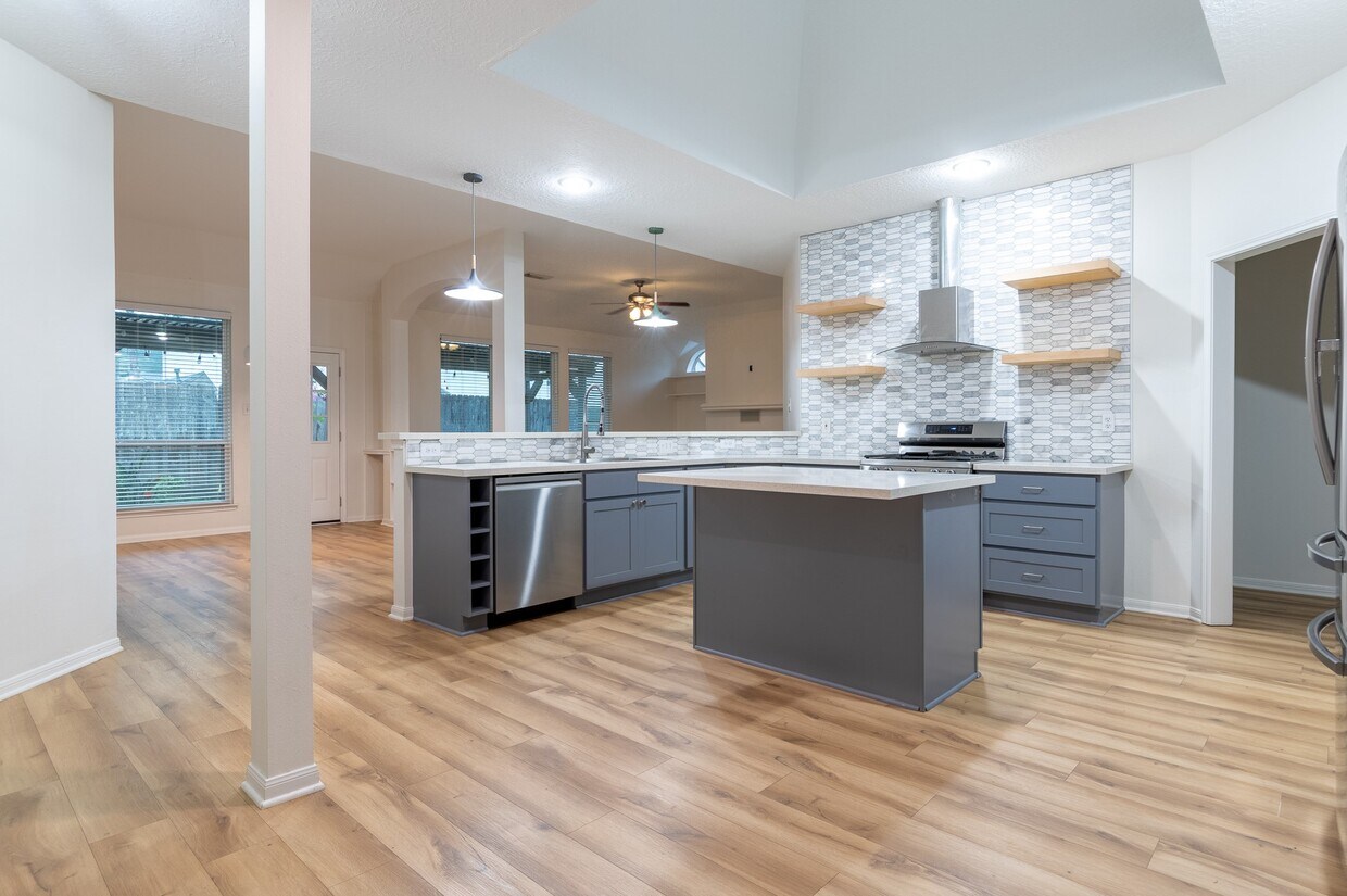 Foto principal - 10818 Oak Acres Dr
