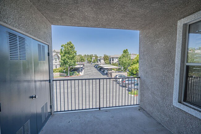 Building Photo - 1 Bedroom + Loft in the Bordeaux Community of Saugus!