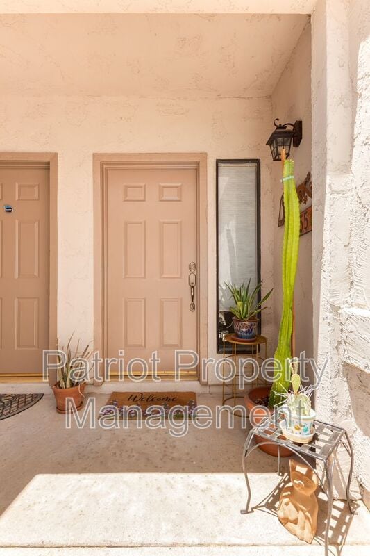 Building Photo - 9708-9708 E Vía Linda