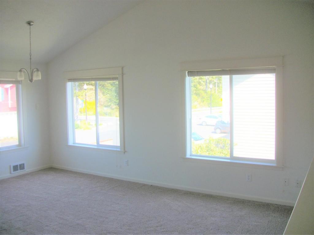 Primary Photo - 245 SW 30th Street #C Newport, OR 97365