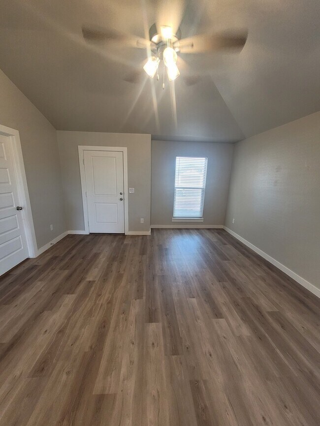 Foto del edificio - 3 bed 2 bath home in Lone Star Trails subd...