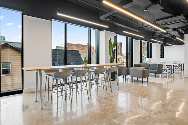 Building Photo - CMPND 26 Van Reipen