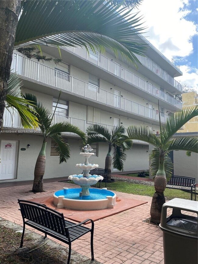 Foto del edificio - 10090 NW 80th Ct