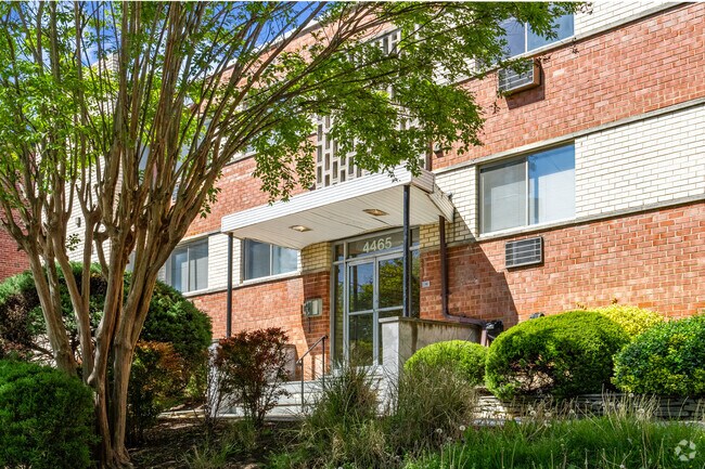 4465 Macarthur Blvd NW - Entrada principal - Foxhall Terrace