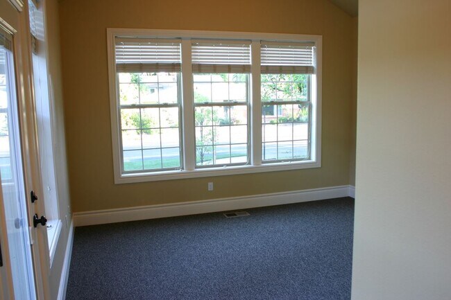 Foto del edificio - 3111 NW Grant Ave