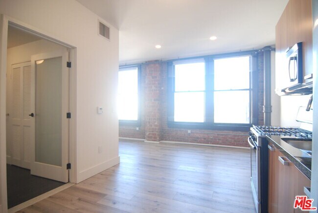 Foto del edificio - 460 S Spring St