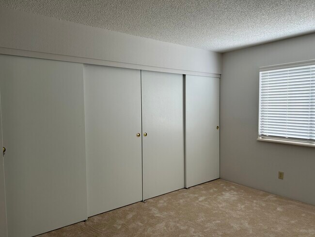 Foto del edificio - 8335 Fairmount Dr