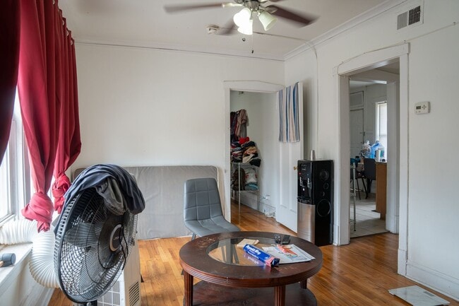 Building Photo - Albany Park - 1 Bed / 1 Bath - Dog Friendly