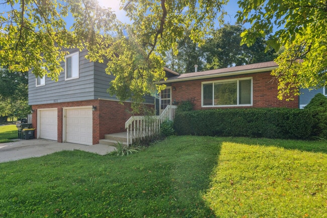 Photo - 923 Talwrn Ct House