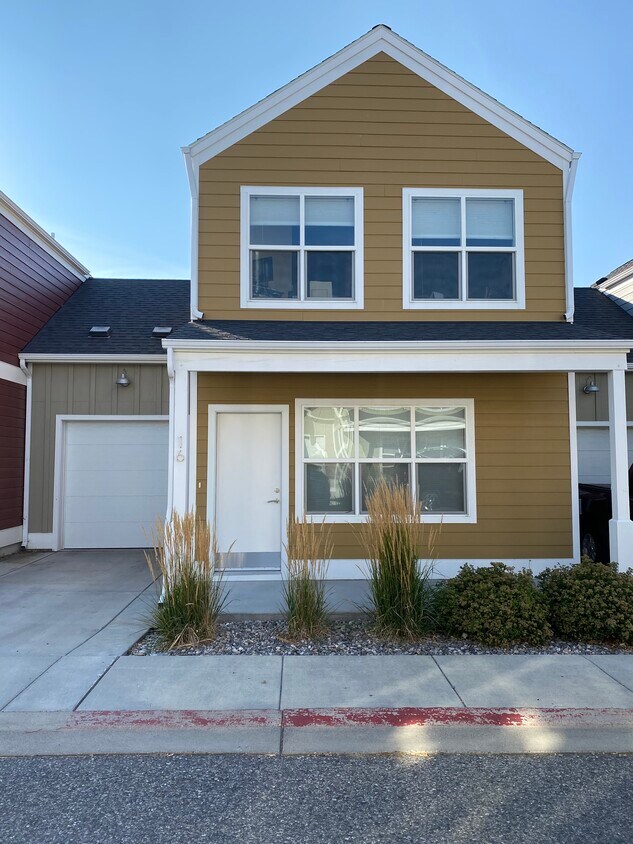 Front - 410 Enterprise Blvd