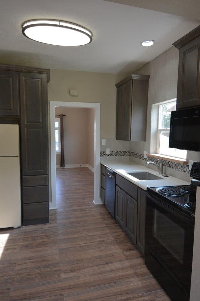 Custom cabinets - 817 24th St