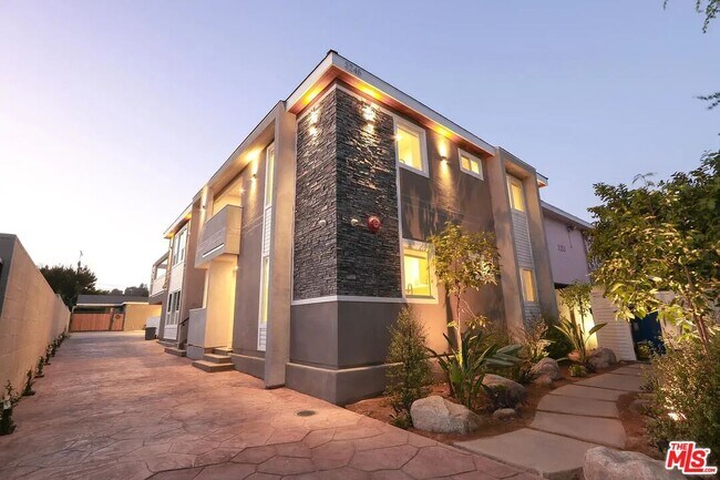 Foto del edificio - 3245 Drew St