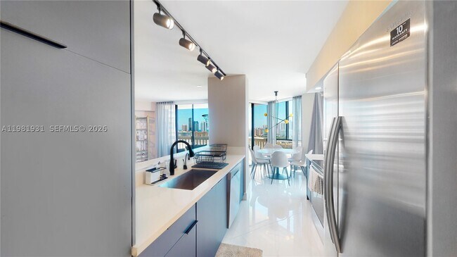 Foto del edificio - 1000 E Island Blvd