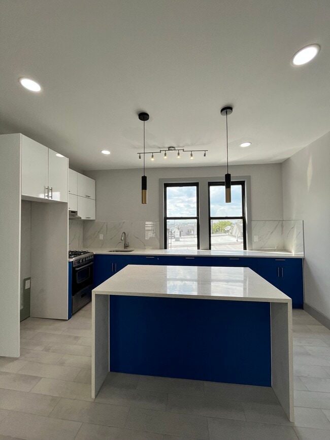 Building Photo - 277 Cator Ave