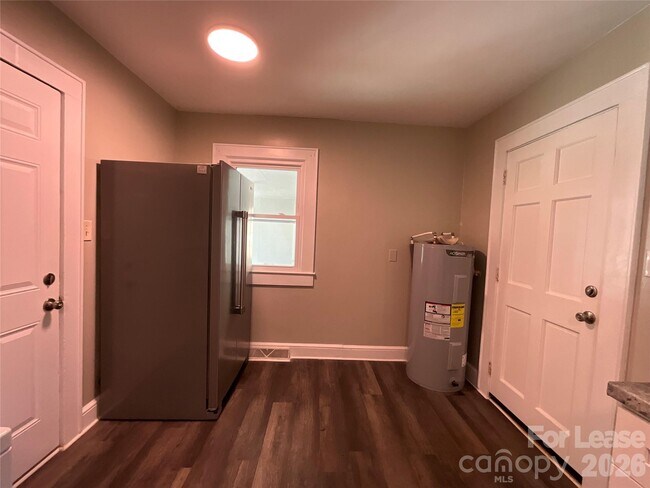 Foto del edificio - 611 Hoover Dr