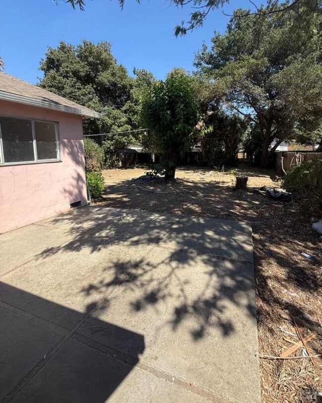 Building Photo - 1754 Sycamore Dr