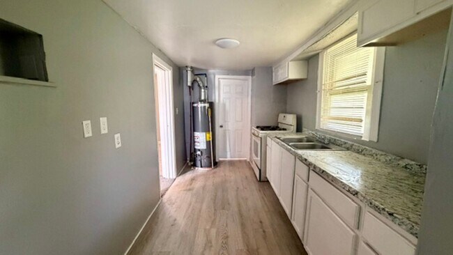 Building Photo - Section 8 Ready Completely Renovated 2-Bedroom Home for Lease - Call (313)429-3244