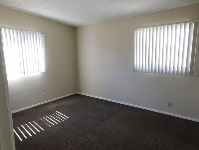 Building Photo - 337 Oasis Dr