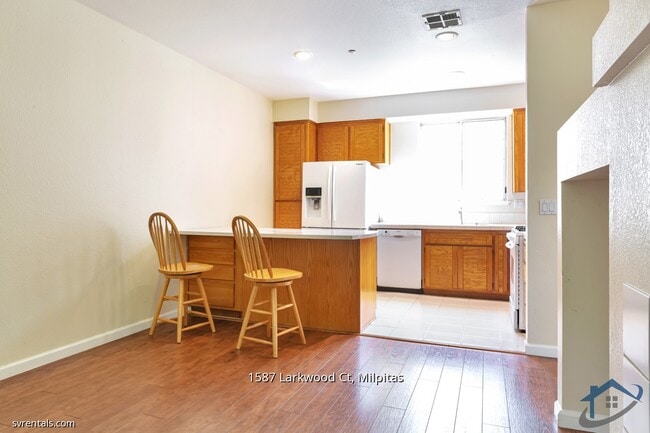 Building Photo - 1587 Larkwood Ct