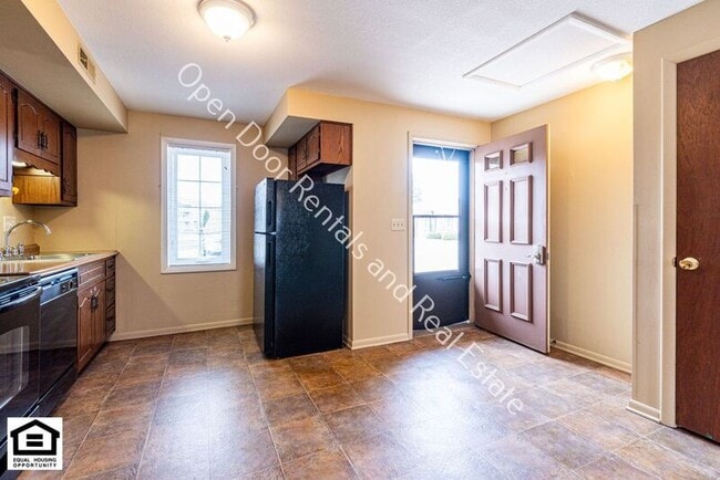 Building Photo - 1000 Old Brick Rd