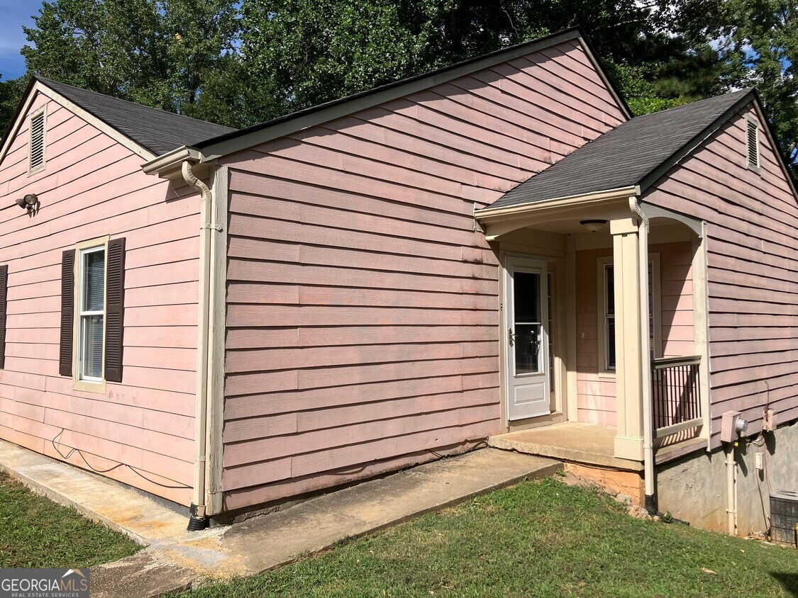 Primary Photo - 1215 Oak Forest Ct SW