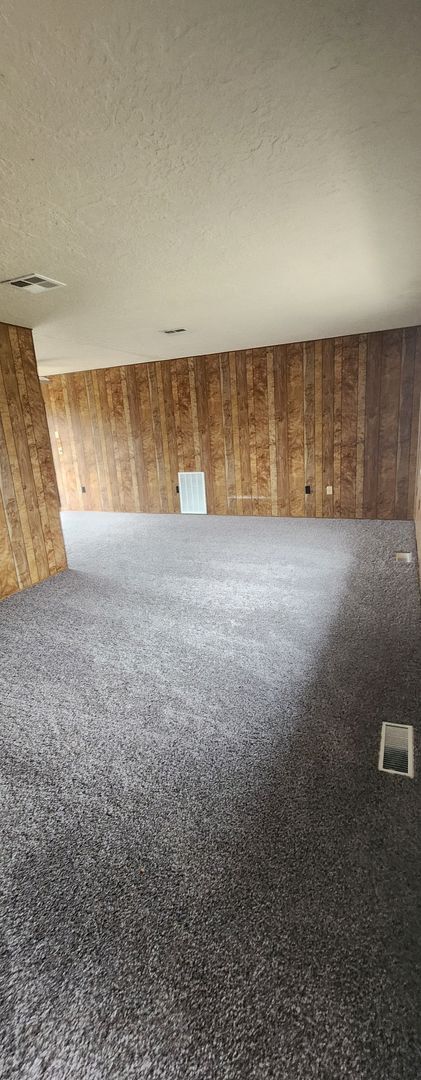 Building Photo - close to Goodyear... New Carpet! More phot...